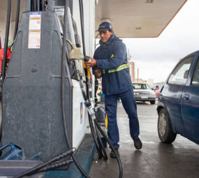 El aumento del barril de petróleo podría impactar en el precio de los combustibles